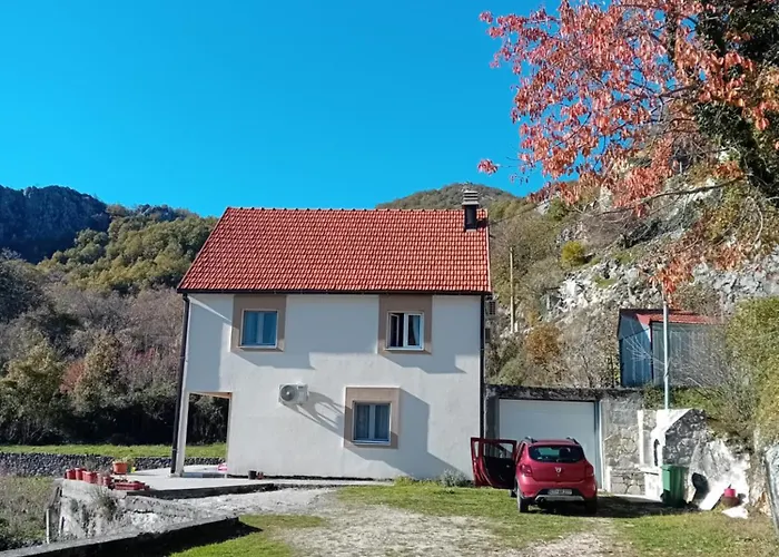 Konak Ugnji-Village