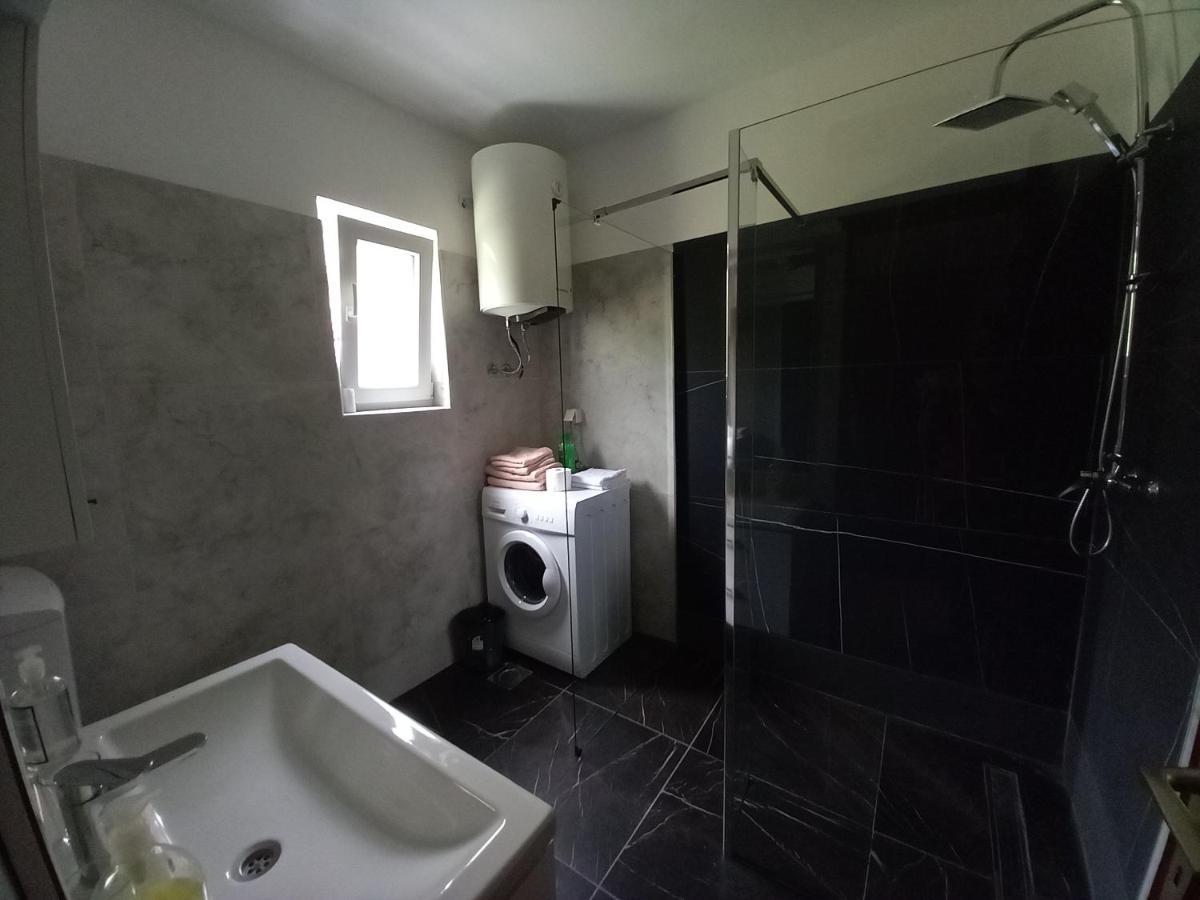 Holiday home Ugnji-village *