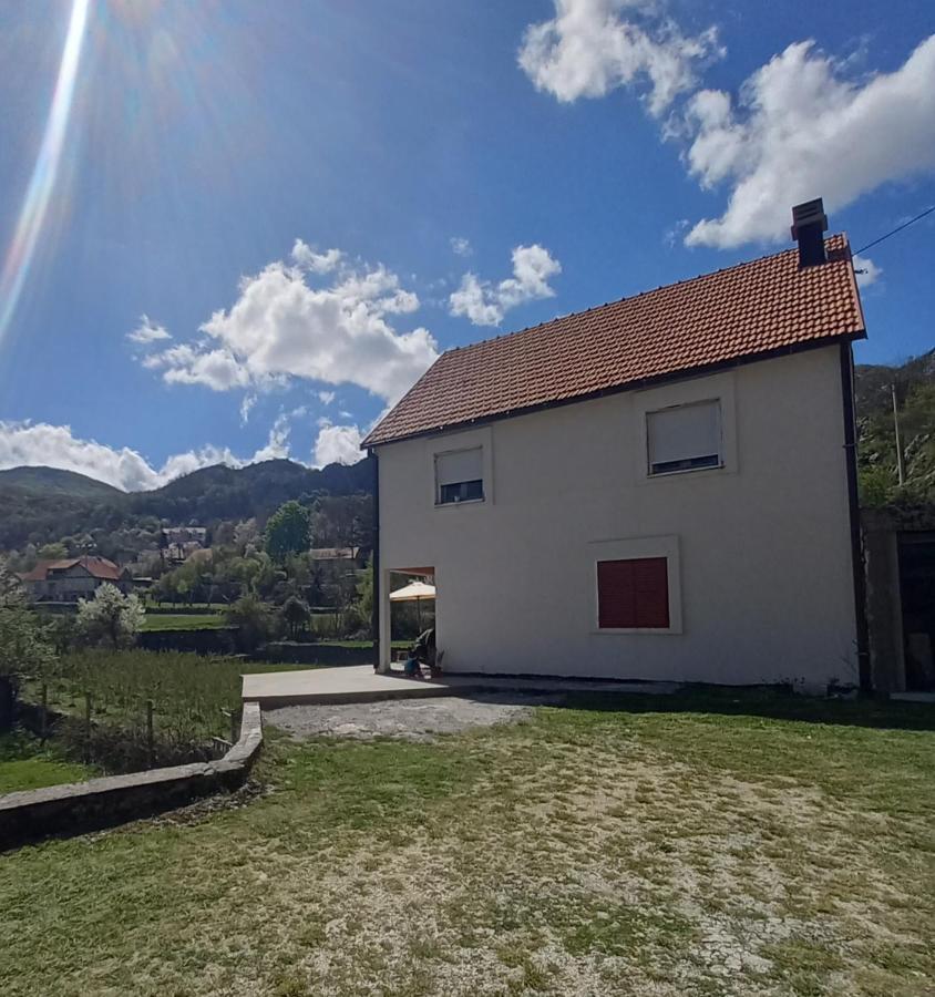Ugnji-village Cetinje