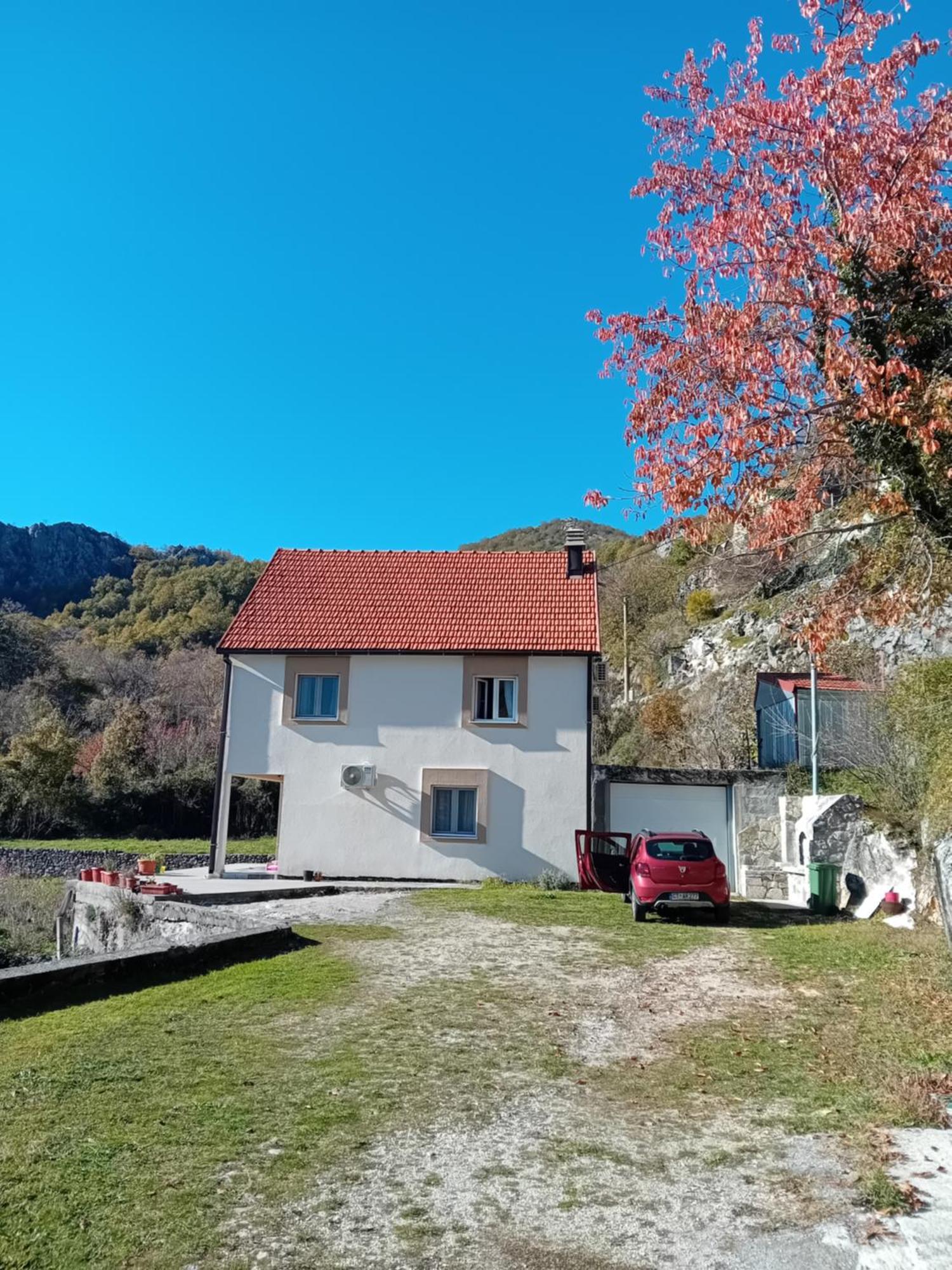 Ugnji-village
